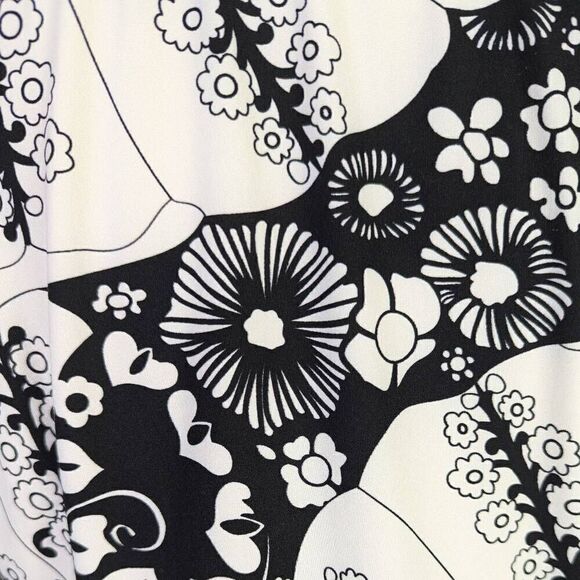 Essentials by Milano Women’s Medium Black White Floral Button Down Blouse Top - Picture 5 of 9